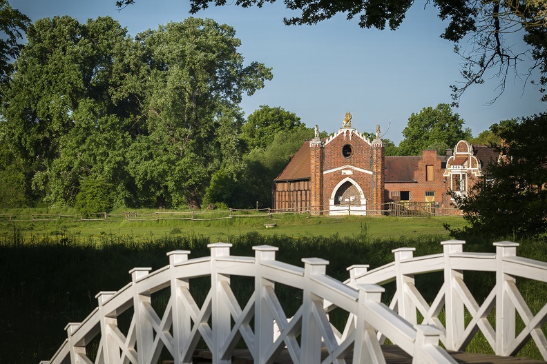 2025_05_Luisium-Wörlitz_Schloss Luisium_Gestüt am Park_Bild01_web.jpg